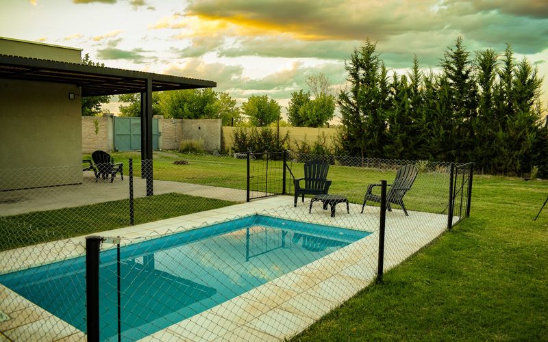 Complejo Zampa, pileta y jardín